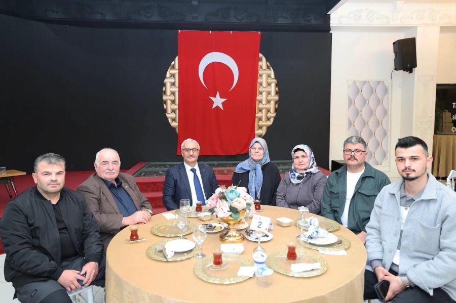 Şehit Aileleri ve Gaziler İftarda Ağırlandı
