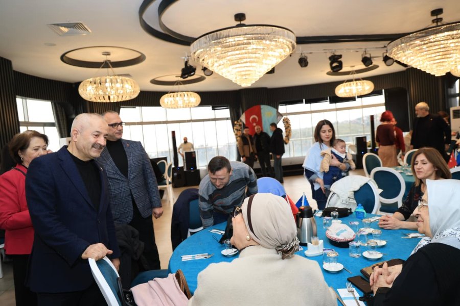 Başkan Büyükgöz hemşeri derneklerinin yanında