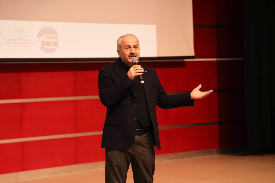 Sadık Yalsızuçanlar, Gebze Okur’da Okurlarıyla Buluştu   