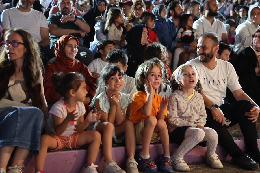 Eskihisar Kalesi'nde Çocukların Akşamı