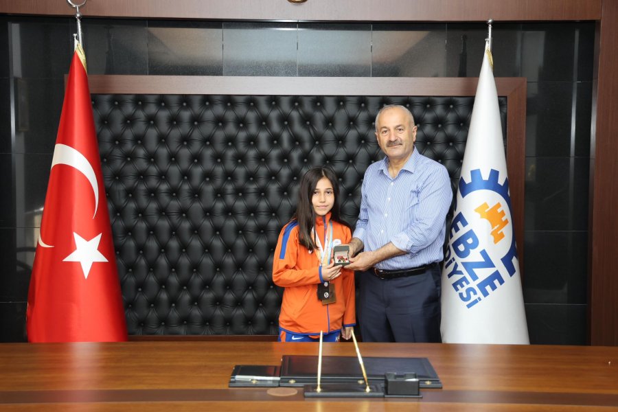 Başarılı Karatecilerden Başkan Büyükgöz’e Ziyaret