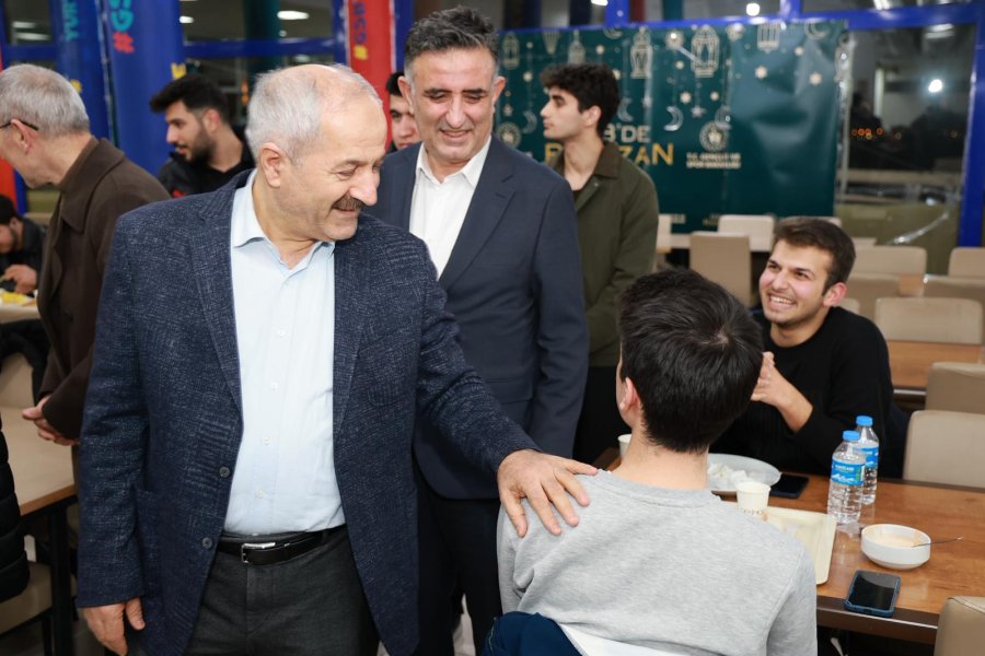 Başkan Büyükgöz Gençlerle Sahur Sofrasında Bir Araya Geldi