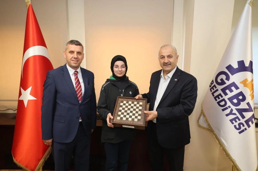 Dereceye giren öğrencilere ödüller Başkan Büyükgöz’den