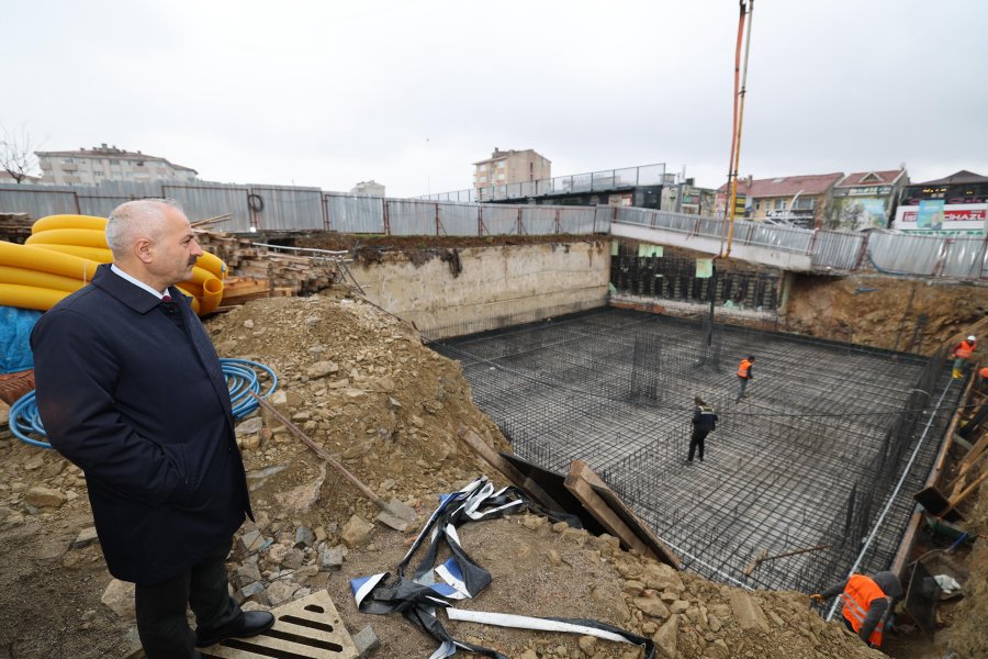 Kent Meydanındaki Önemli Çalışmada İlk Beton Atıldı