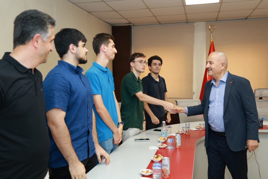 Başkan Büyükgöz, Gebze’nin YKS Şampiyonlarını Ağırladı