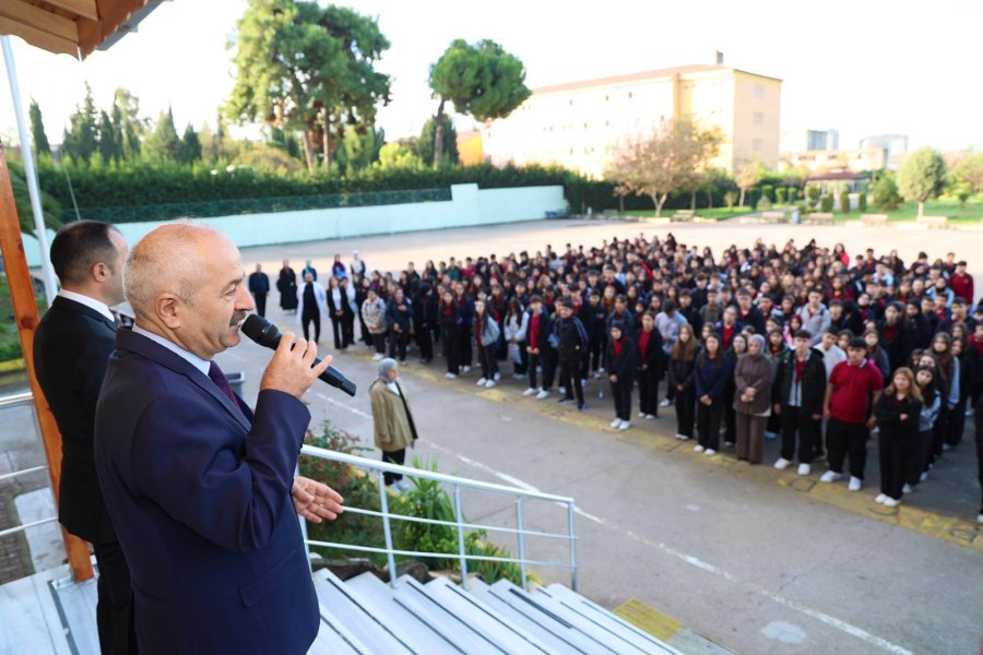 Başkan Büyükgöz Okulları Ziyaret Etti