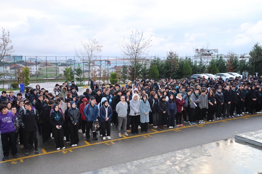 Yücel Boru Fen Lisesi’nde Bayrak Töreni