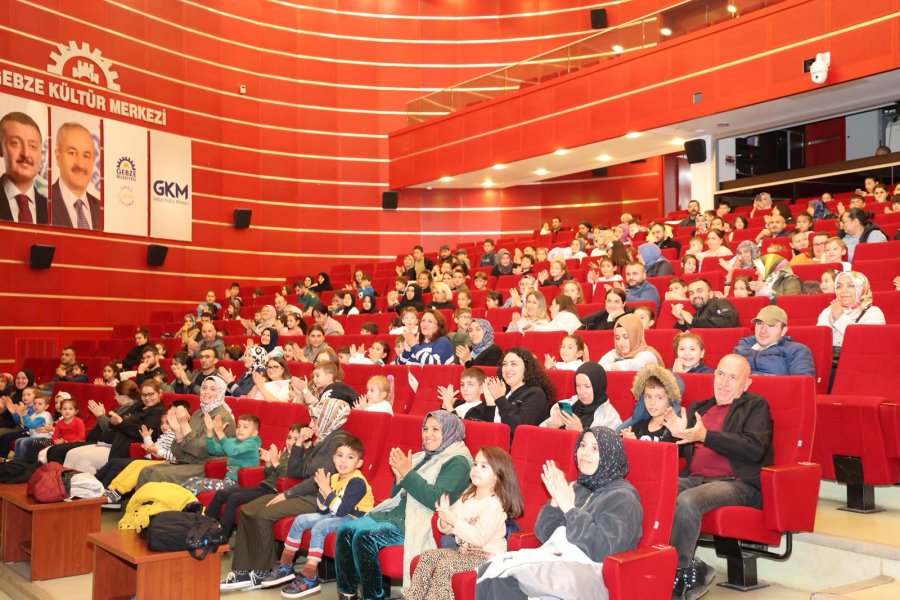 Minikler “Beneksiz Böcek Uğur” ile Keyifli Anlar Yaşadı