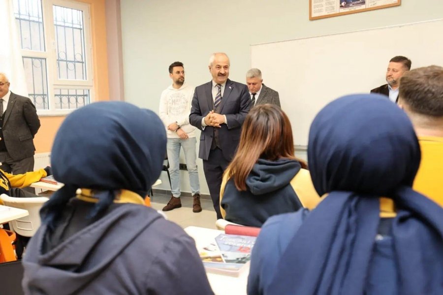 Kaymakam Özyiğit ve Başkan Büyükgöz Bayrak Töreninde Cumhuriyet Anadolu’da