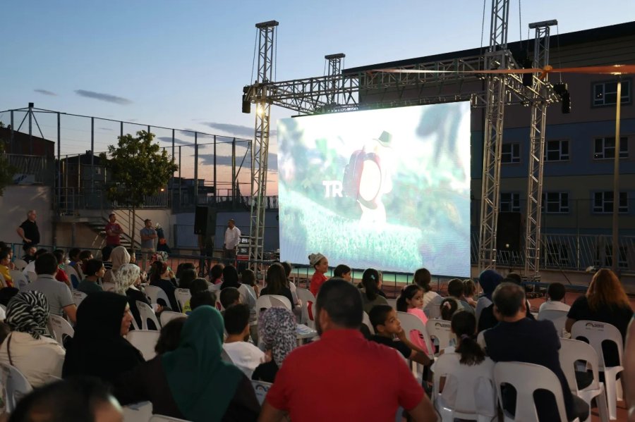 Uluslu Çocukların Sinema Keyfi