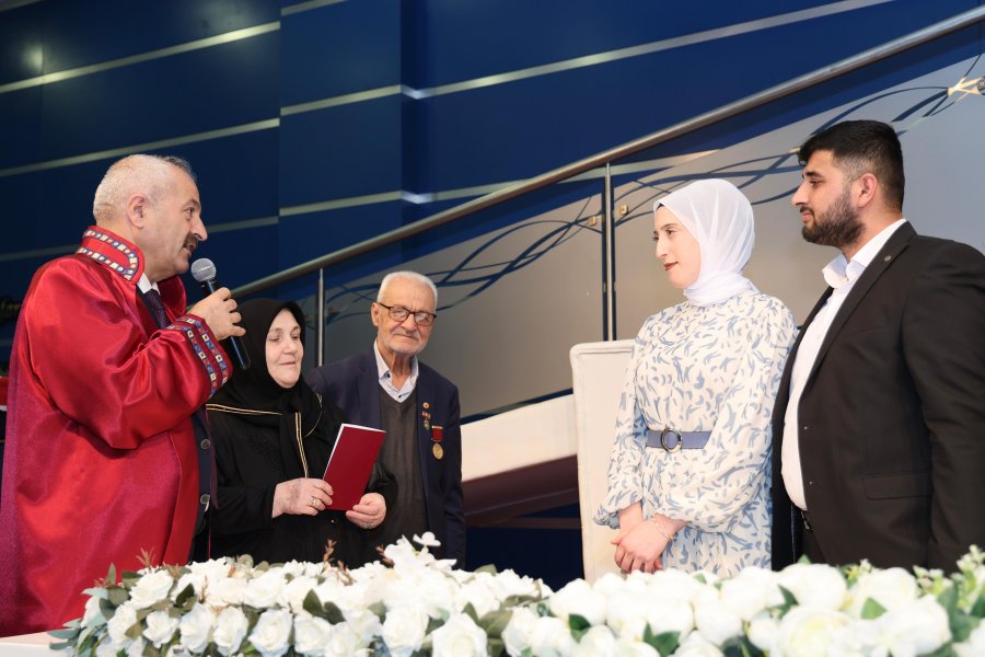 Başkan Büyükgöz’den Dünya Aile  Günü’nde Sürpriz Nikah