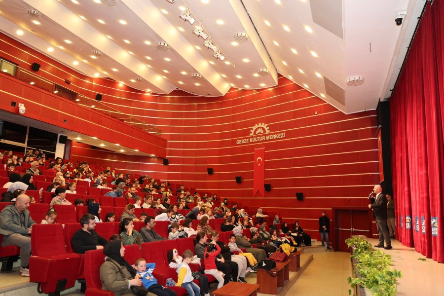 Minikler “Beneksiz Böcek Uğur” ile Keyifli Anlar Yaşadı