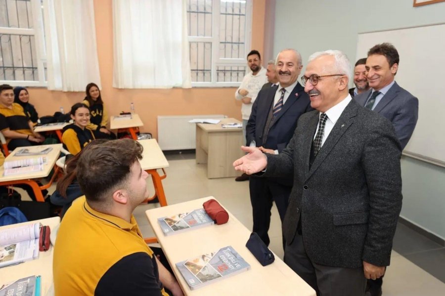 Kaymakam Özyiğit ve Başkan Büyükgöz Bayrak Töreninde Cumhuriyet Anadolu’da