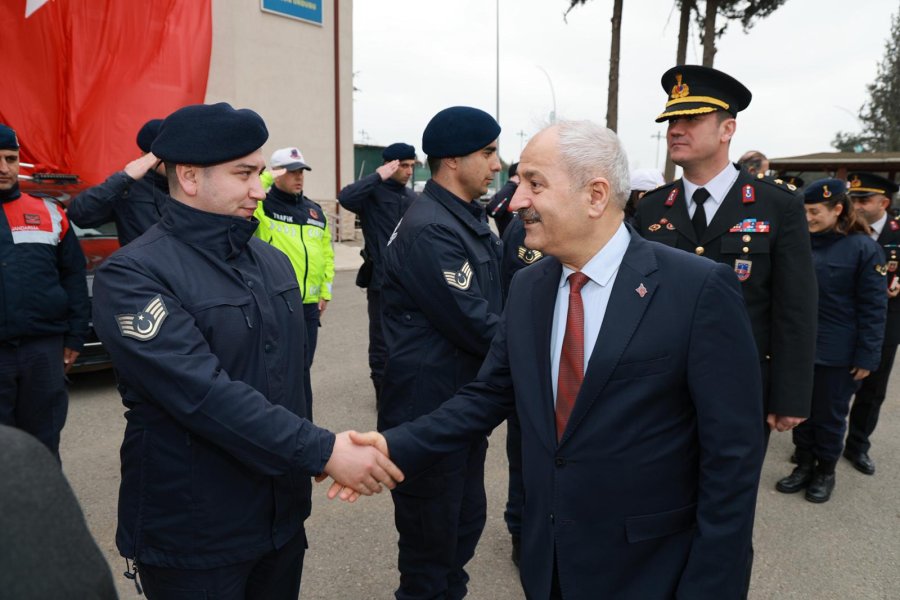 Başkan Büyükgöz, Bayram Öncesi Kamu Personelini Ziyaret Etti