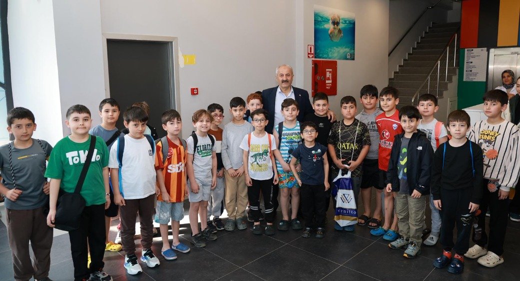 Başkan Büyükgöz Minik Yüzücülerle Bir Araya Geldi