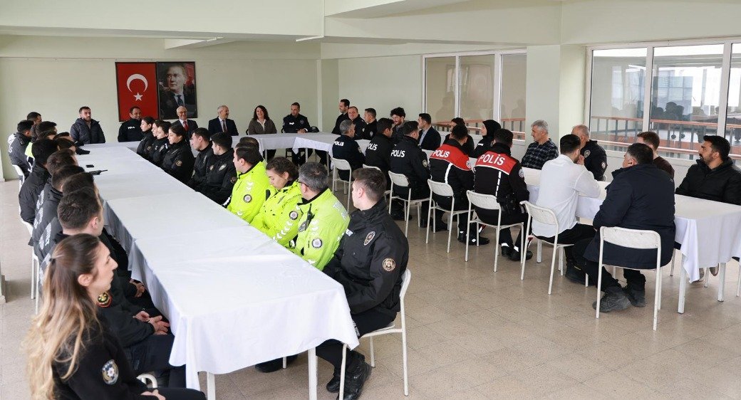 Başkan Büyükgöz, Bayram Öncesi Kamu Personelini Ziyaret Etti