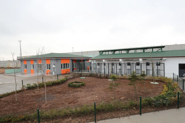 Sokak Hayvanları Bakım ve Rehabilitasyon Merkezi